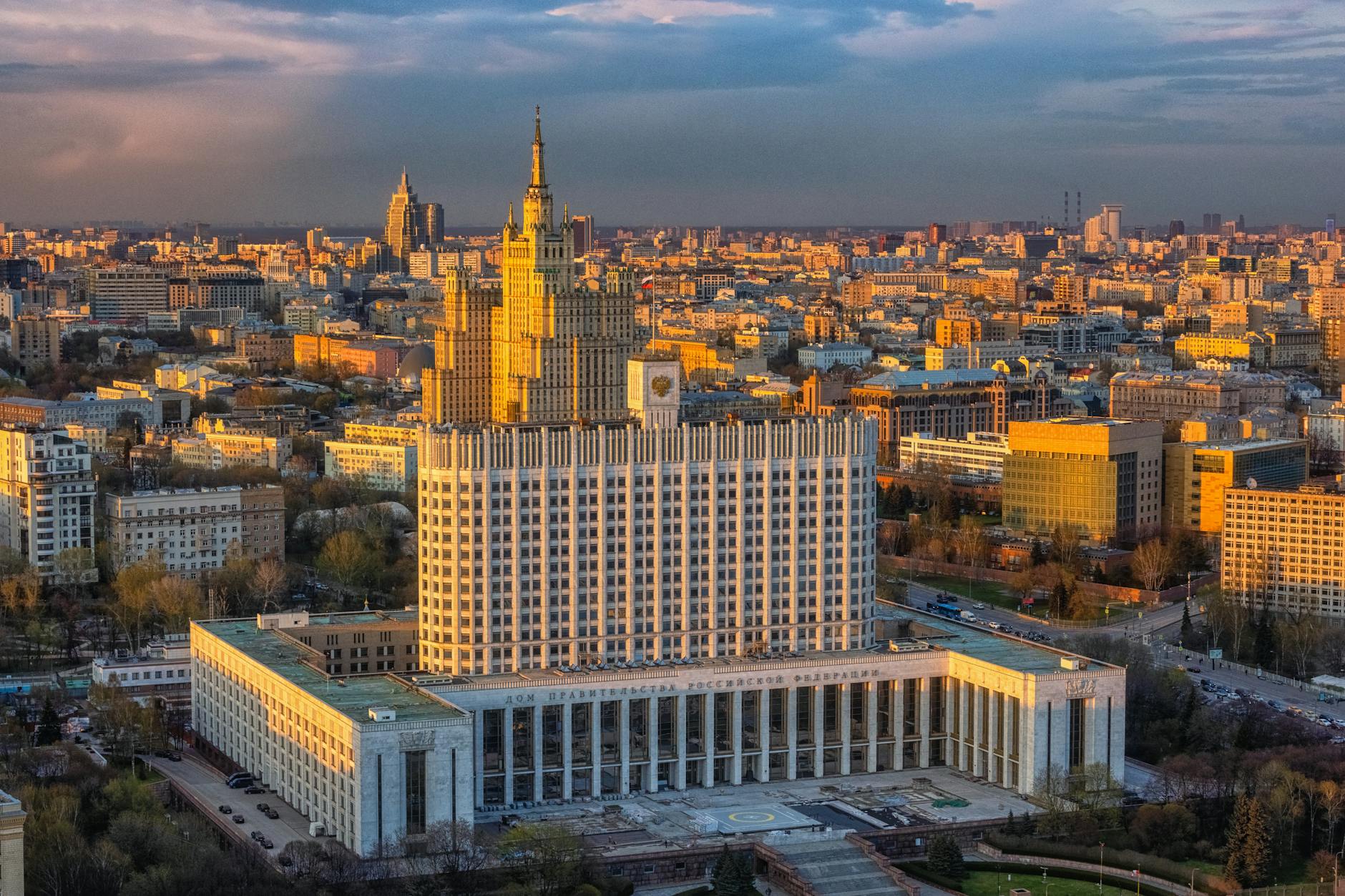 Russia mulls legalizing widespread P2P crypto trade, whitelisting TRX and SOL