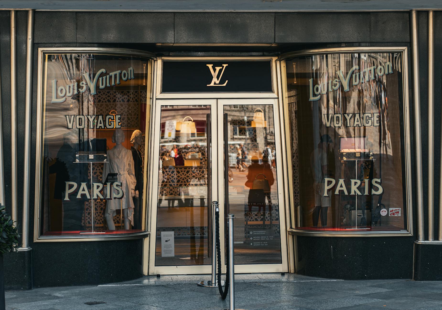 LVMH sells Marc Jacobs for $850 million as WHP, G-III form JV