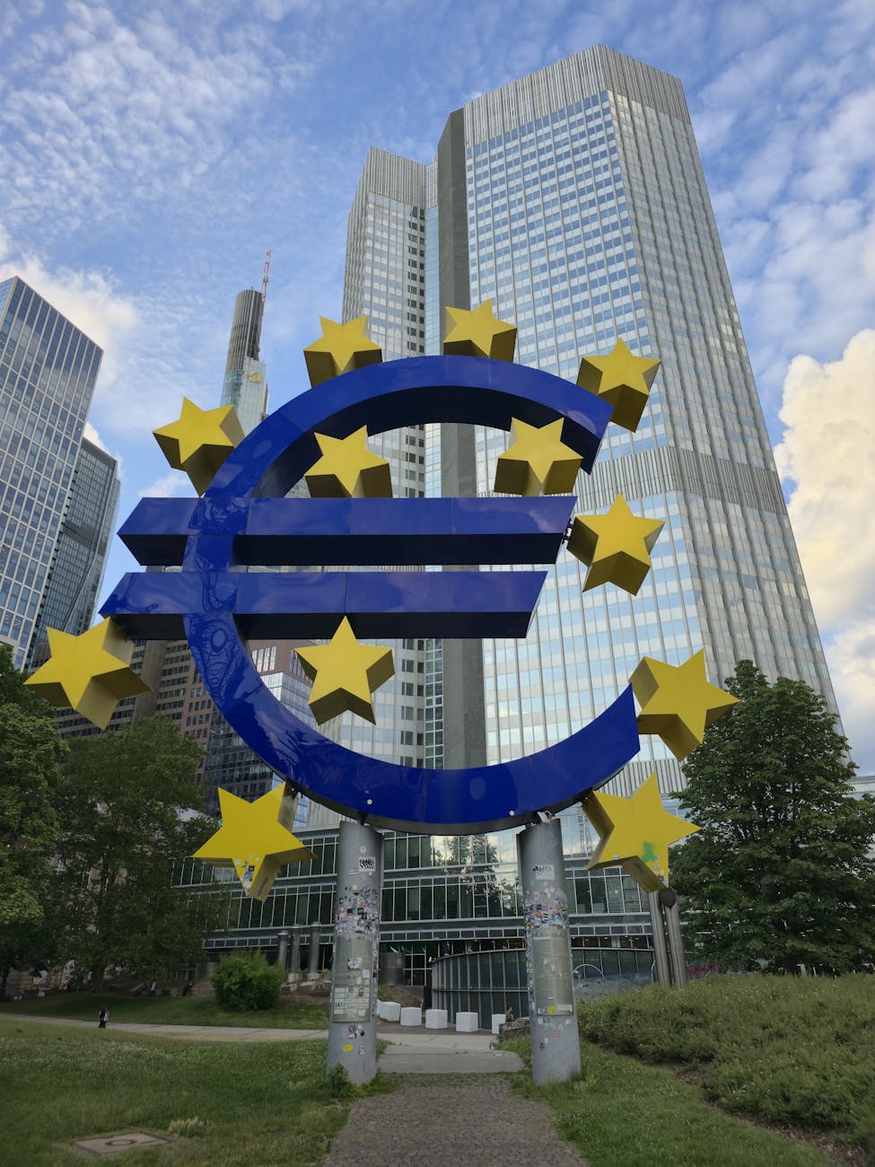 Euro banknote and energy infrastructure symbolize the ECB inflation debate