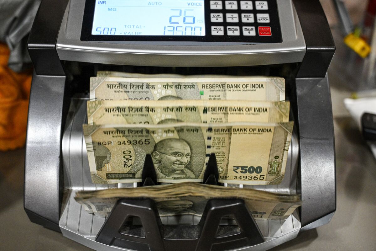 RBI Weighs Rate Hike as Rupee Slides Toward 97 Per Dollar