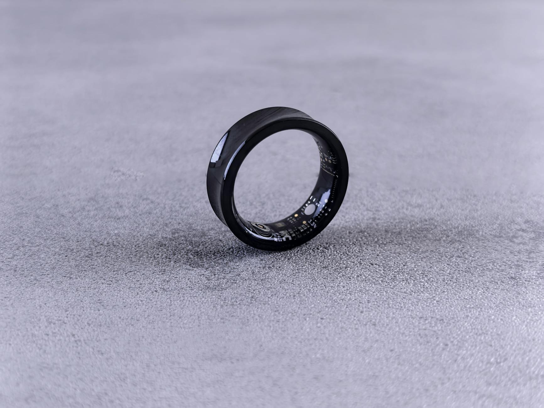 Oura smart ring illustration