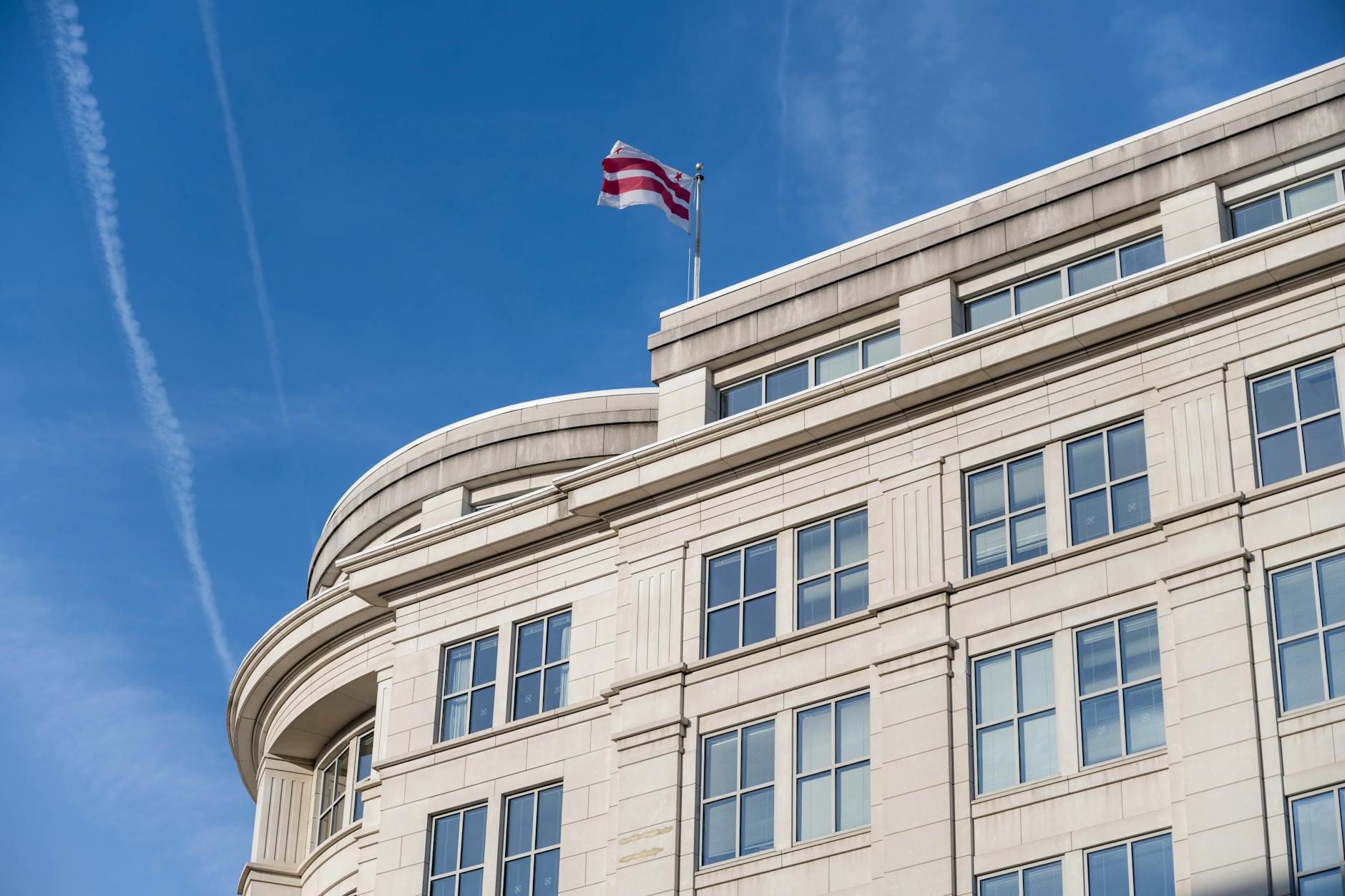 WLFI token slides after Warren urges SEC probe