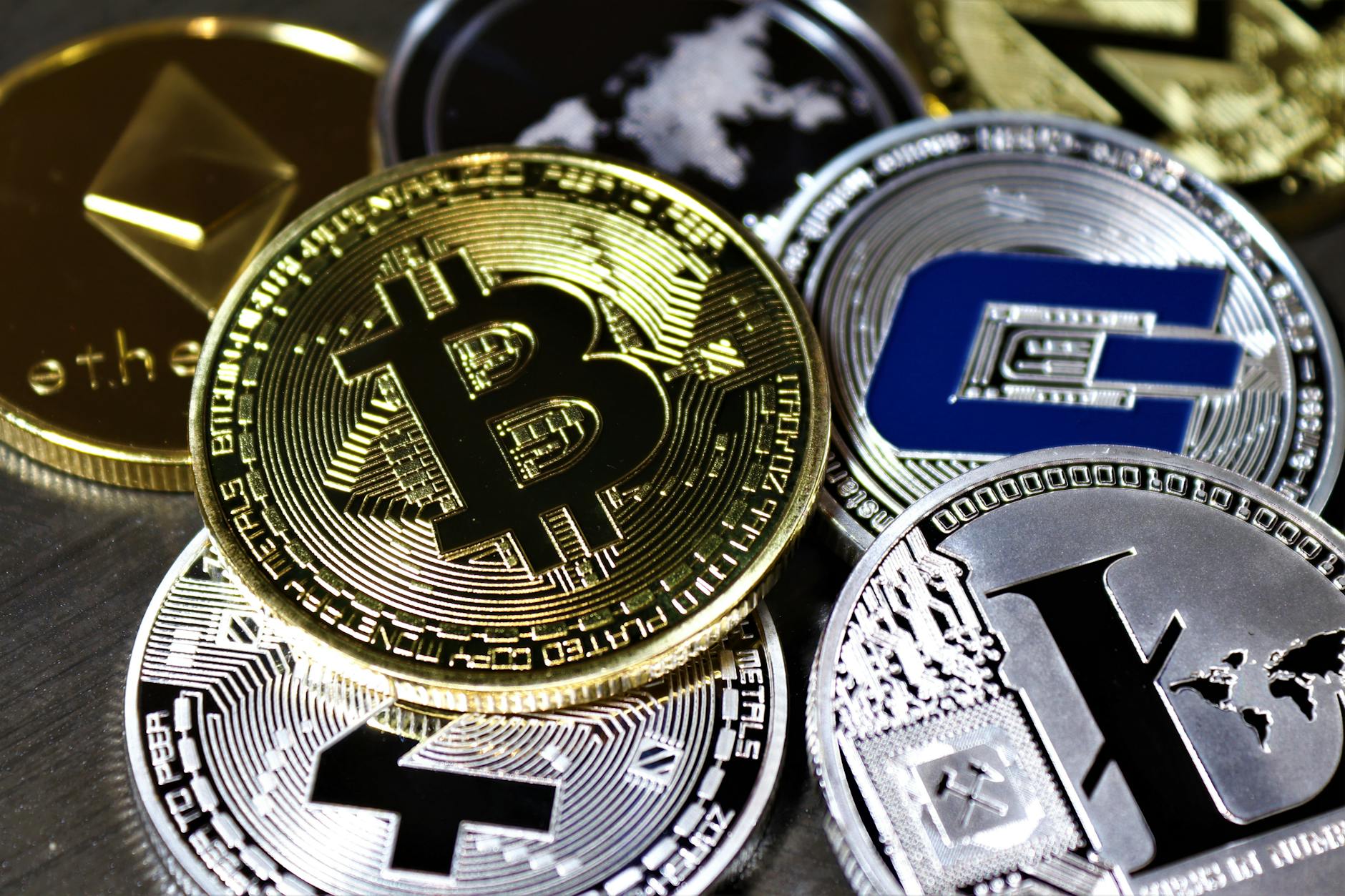 StablR stablecoin depeg coverage thumbnail