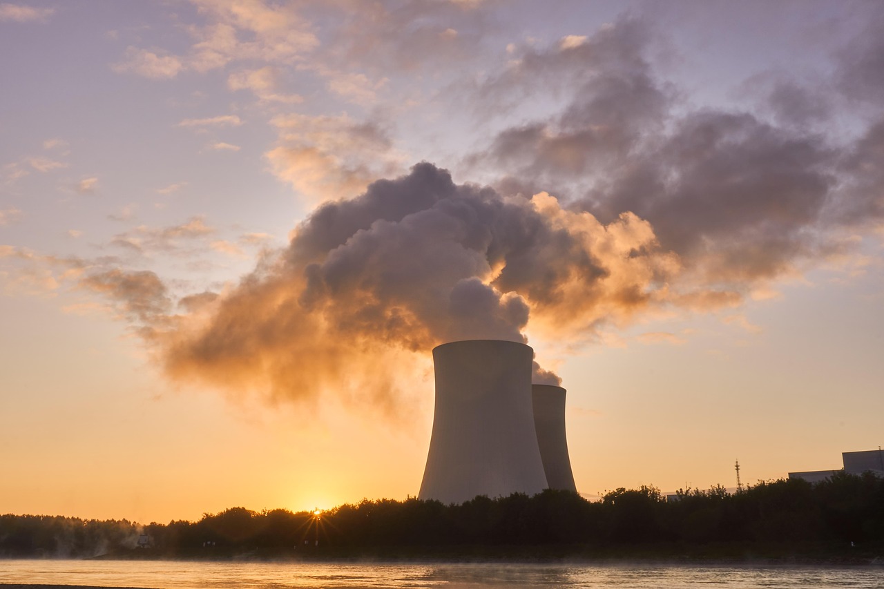 Power infrastructure illustrating the electricity-demand narrative behind the Deep Fission IPO.