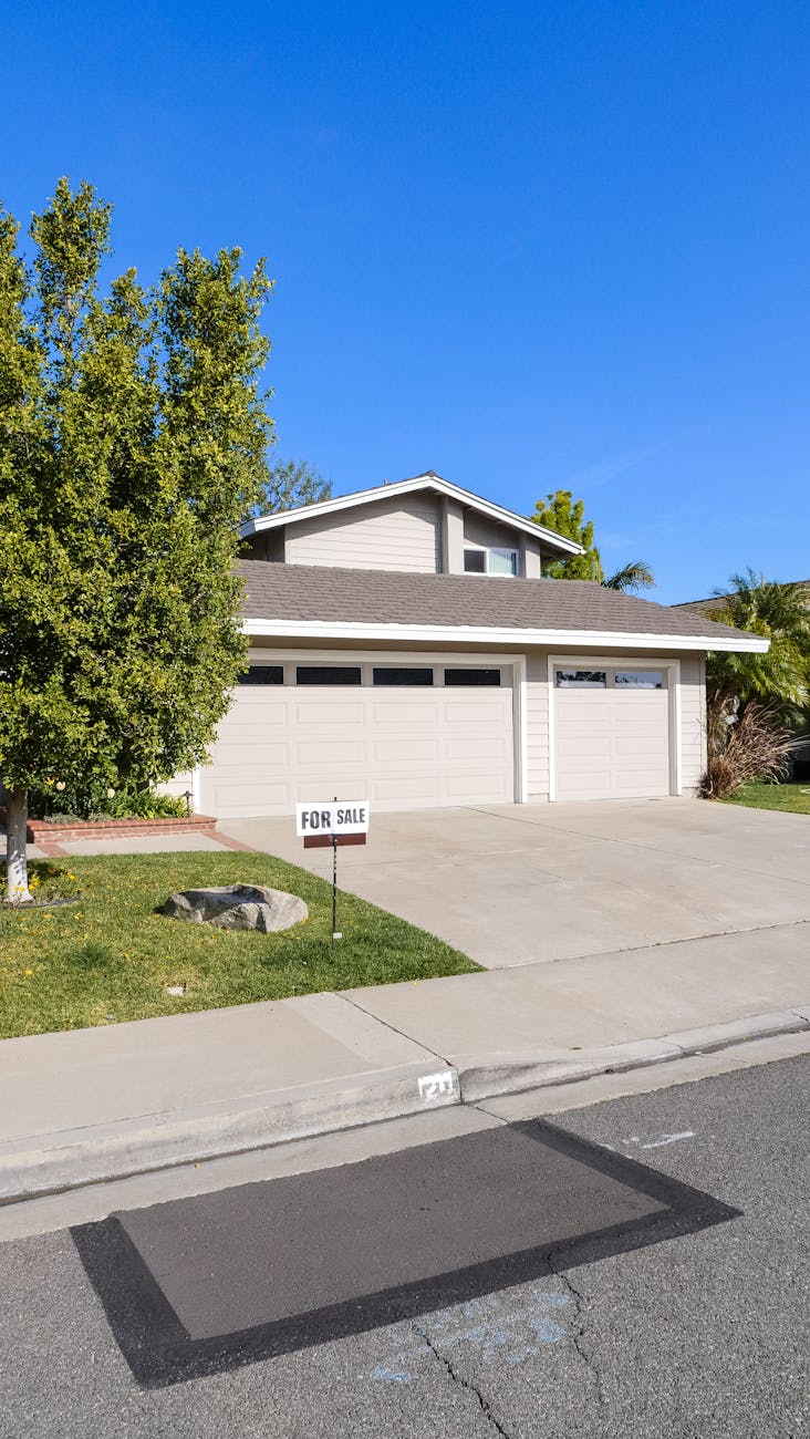 Homes in a residential neighborhood