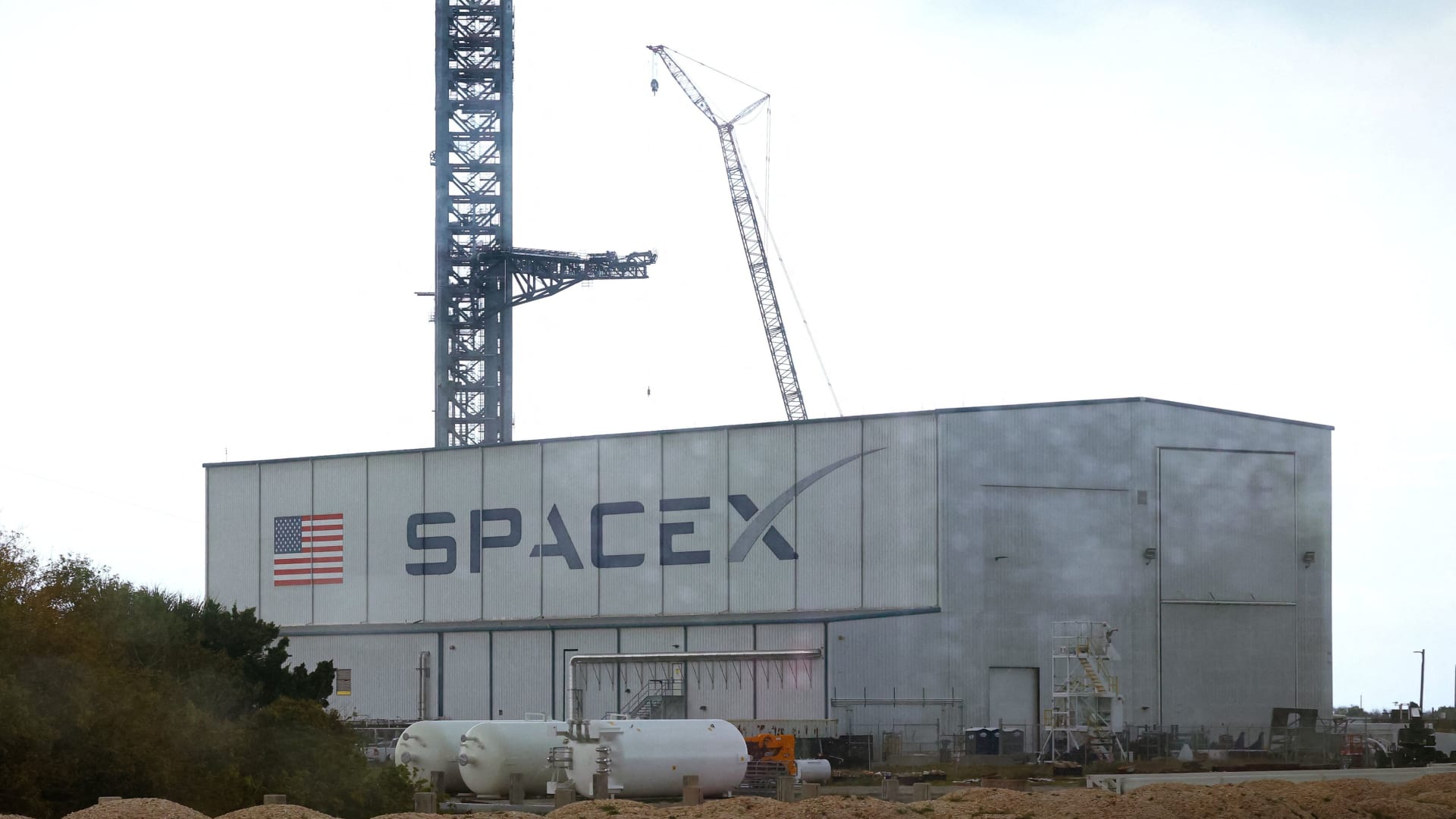 SpaceX sets aside up to 5% of shares in IPO for certain employees and friends
