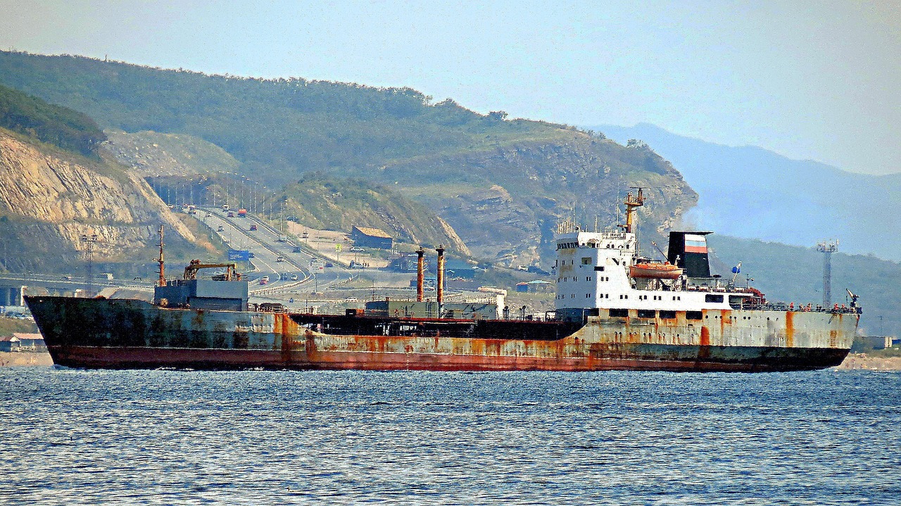 Oil tanker under way at sea, illustrating sanctions enforcement risk around Russian crude shipping.