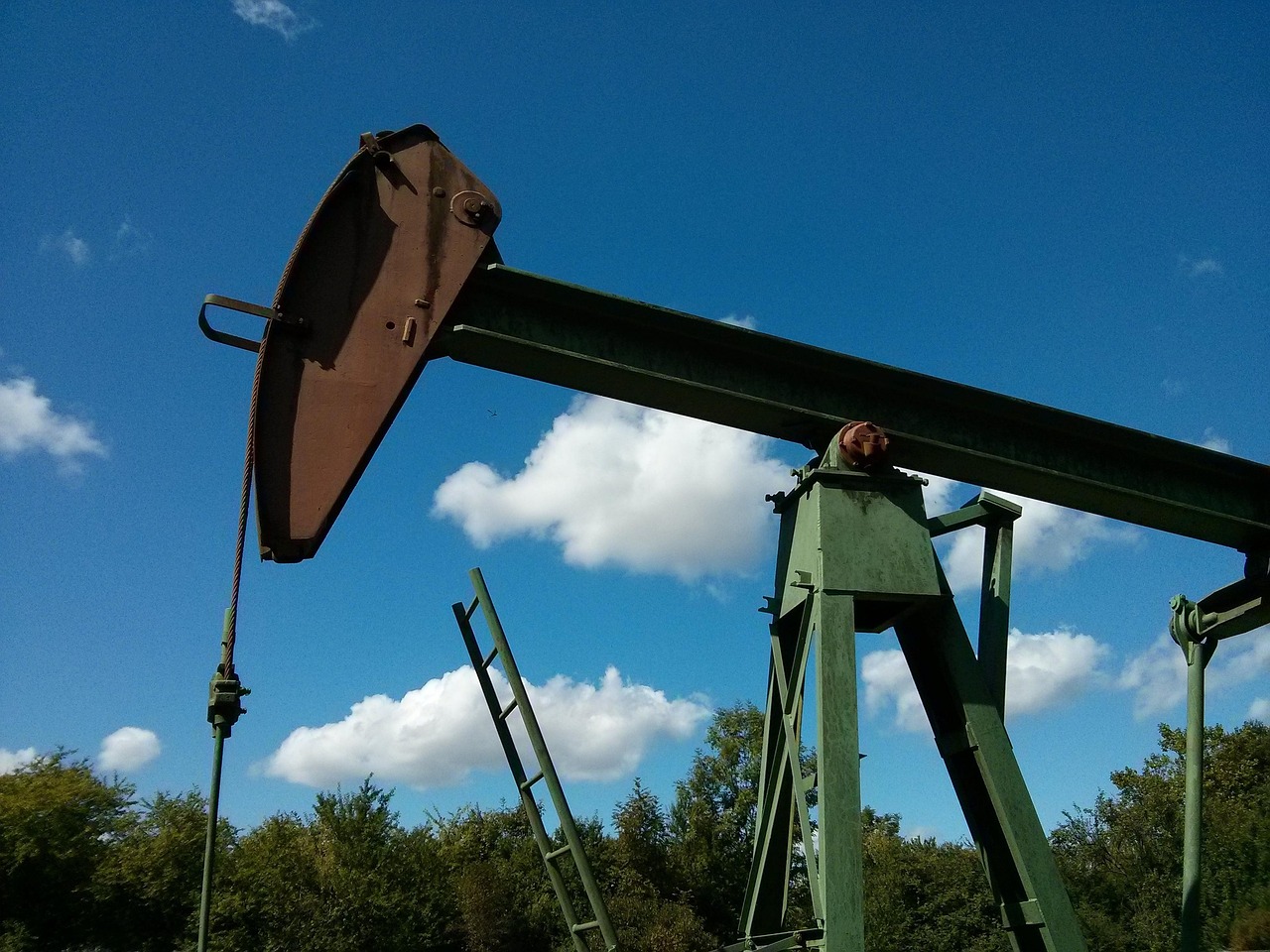 Oil pumpjack equipment underscores crude-market exposure as CME tests round-the-clock WTI futures