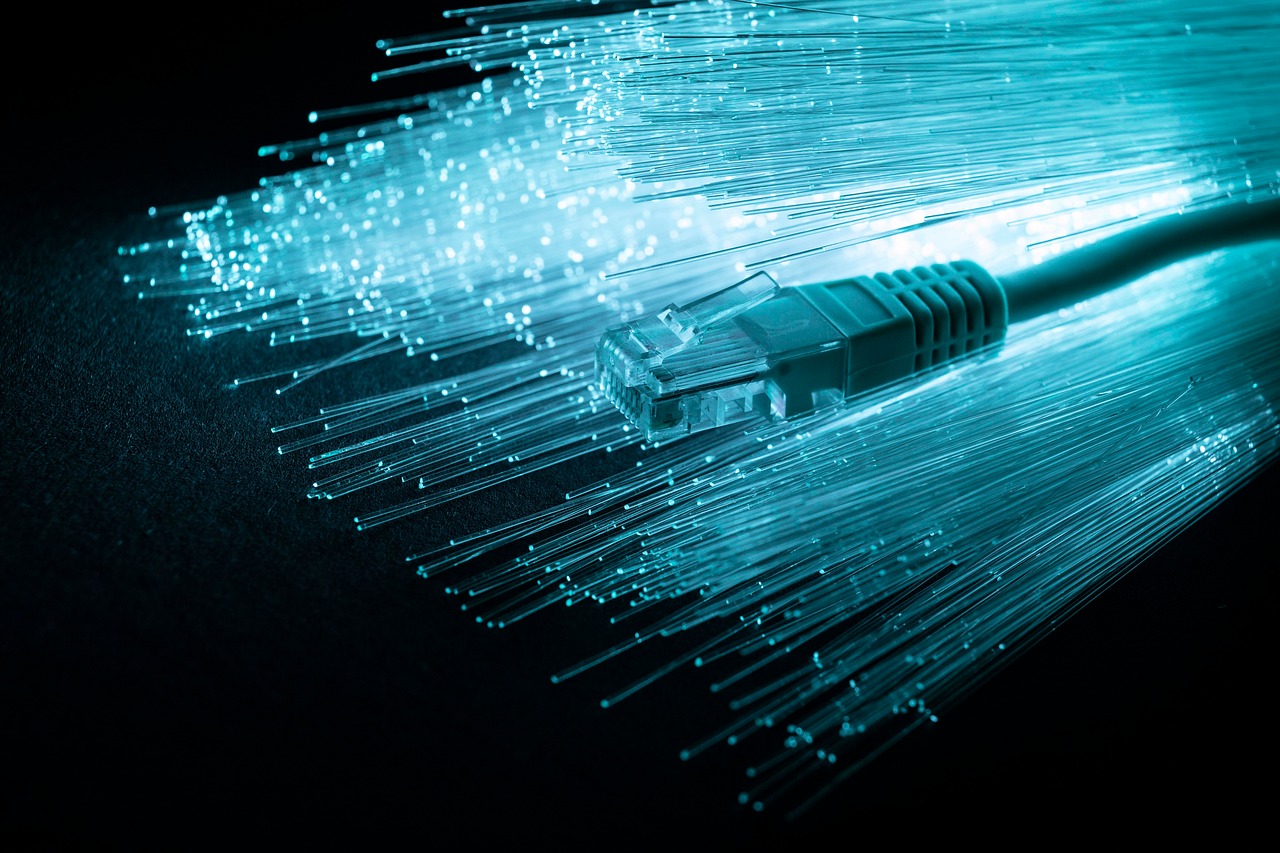 Smart cabling and network infrastructure inside a telecom data rack