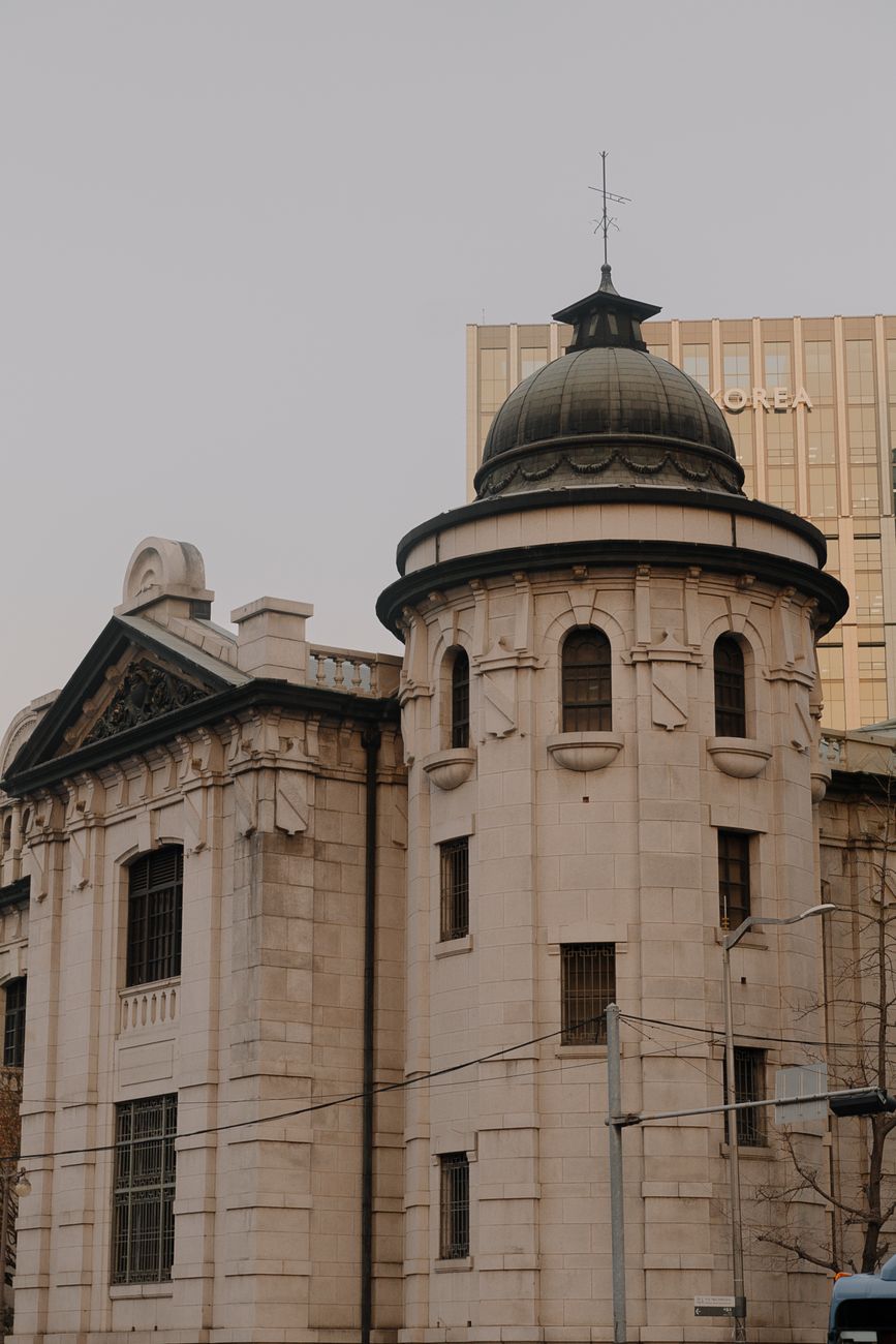 A classic view of the Bank of Korea's Renaissance architecture in Seoul.