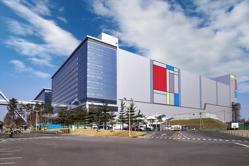 Samsung Electronics semiconductor manufacturing line