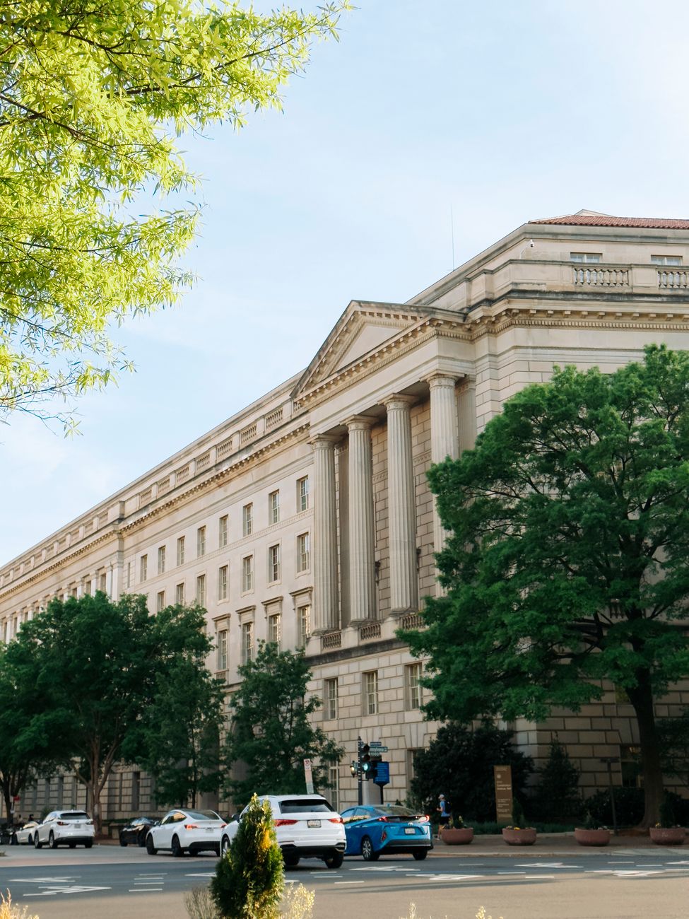 Classic government building in Washington, D.C., used to illustrate U.S. securities enforcement.